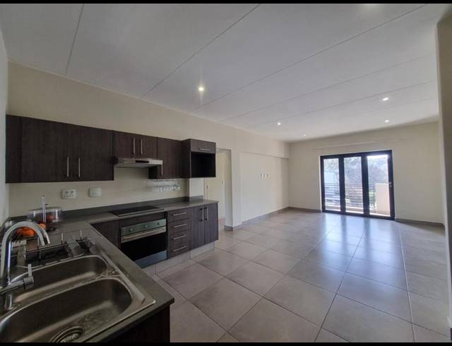 2 BEDROOM APARTMENT FOR SALE IN BRYANSTON